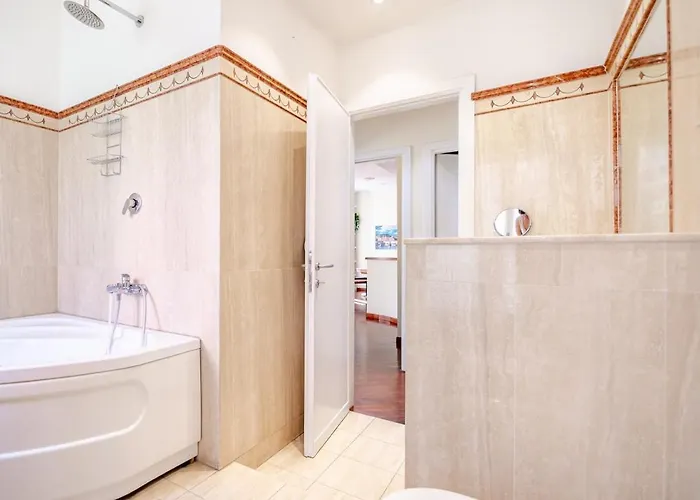 Hot Tub - Private Parking - Park Apartment Rom